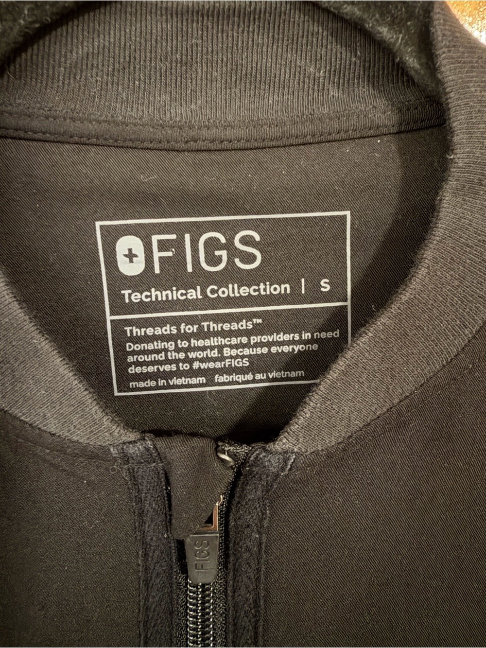 Figs Women’s Bellery Scrub Jacket in Black - Picture 8 of 8